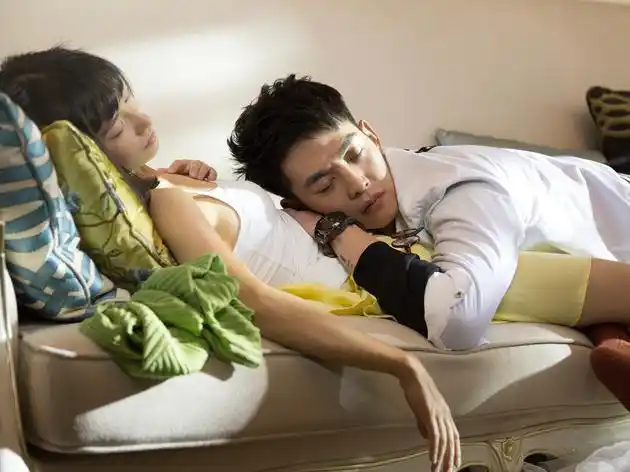 唐晓天男扮女装治渣男被误会反遭扇耳光