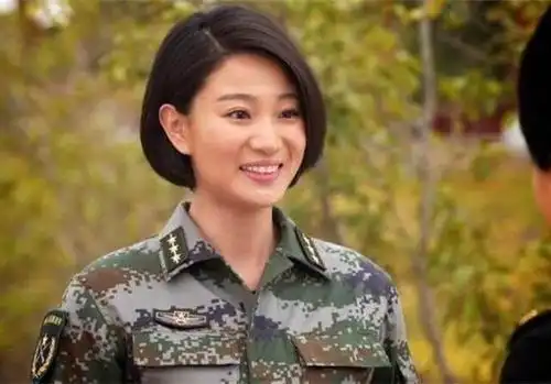 有"最美军花"之称的她,出道多年一直零绯闻,35岁的她生活精彩|侯梦莎