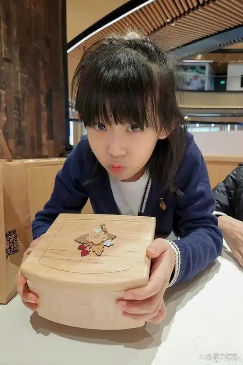 《爸爸去哪儿》里的贝儿越来越漂亮了?14岁长这样