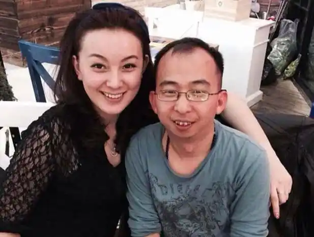 巨兴茂的妻子是谁叫什么名字 现实中老婆牟兴区照片曝光惊艳众人