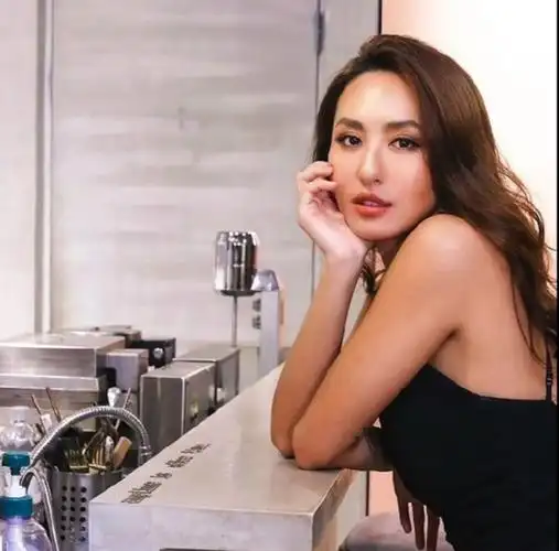 林嘉凌自曝四天不洗澡,用马桶水冲身体,还大胆挑战5分钟眼妆