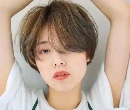 适合夏季剪的短发,显年轻又洋气.#夏日清爽短发#减龄好打理短 - 抖音