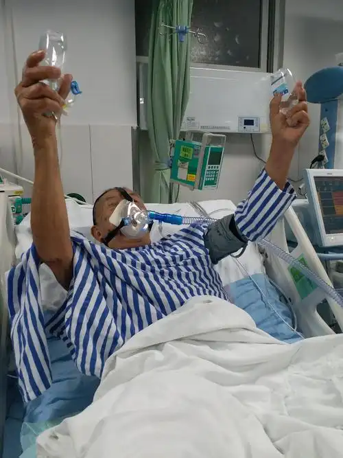 使用无创呼吸机患者举瓶运动