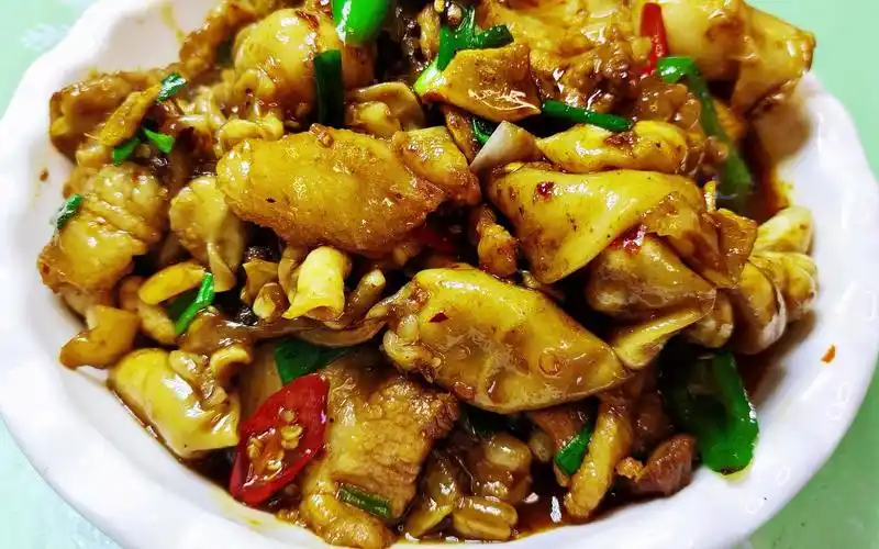 今天做一个鱼泡,有些人对鱼泡情有独钟,这道菜做好了还是很好吃的