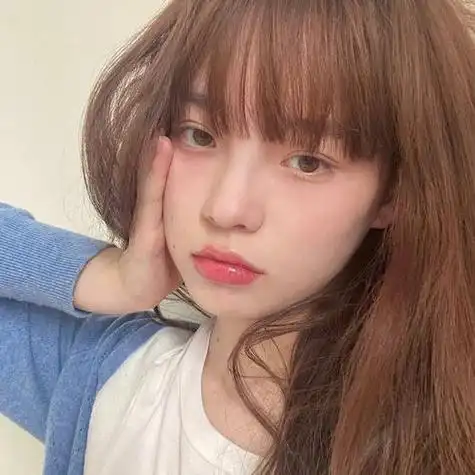 女生欧美双手托脸头像 欧美头像图片大全 -【爱个性】