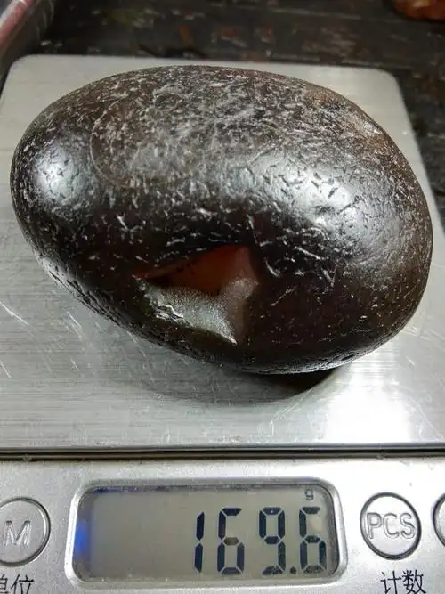 精品乌鸦皮玛瑙原石山有玉而