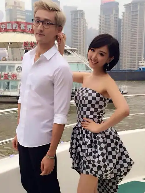 爱情回来了将播毛晓彤被曝手机壳控