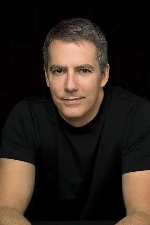 寂静的房子亚当·崔斯