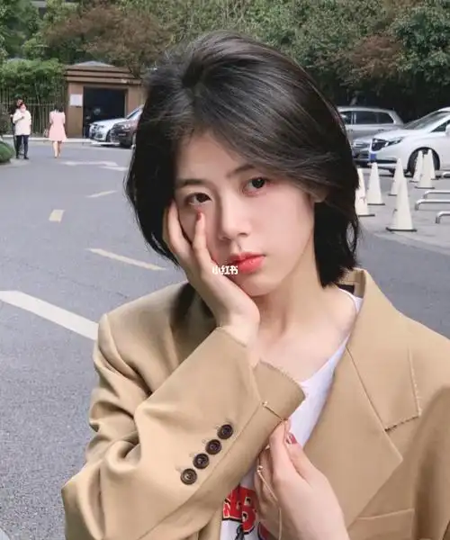 日系层次感女短发_发型图片