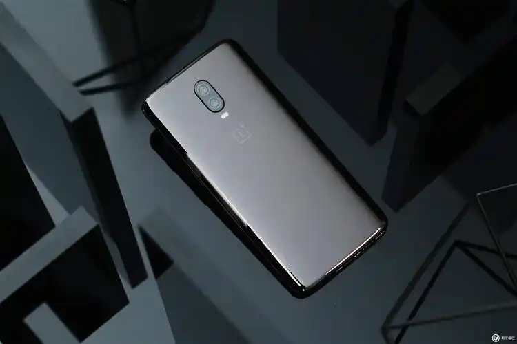 典雅与极致:一加 6t 体验报告