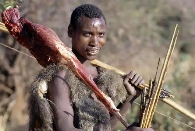 非洲一狩猎部落:为维持人口女性不能拒绝男人,一切资源都能共享