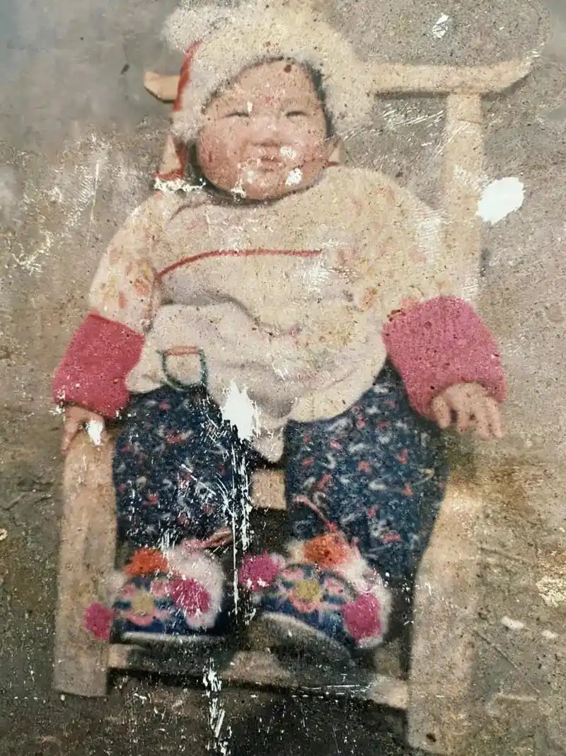 第一张是奶奶保存我小时候的照片#最珍贵的照片 #旧时光老照片 - 抖音