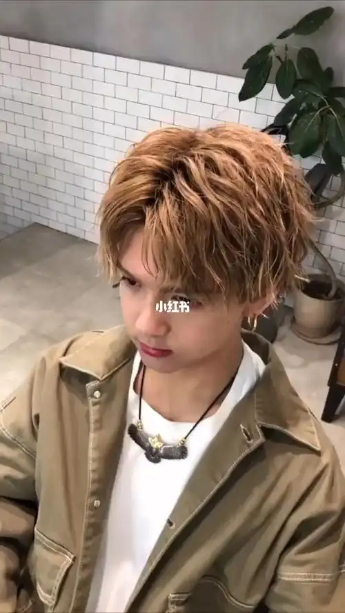 汉中男士烫发汉中烫发 汉中锡纸烫 汉中钢夹烫男士侧背头 成熟稳重风