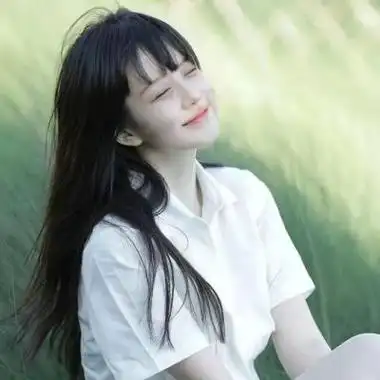 小清新干净绿色系笑起来很甜的温柔女头-女生头像-糖果壁纸