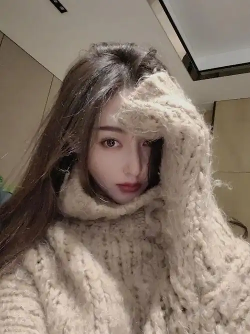 张天爱连晒自拍美照可甜可酷自在随心