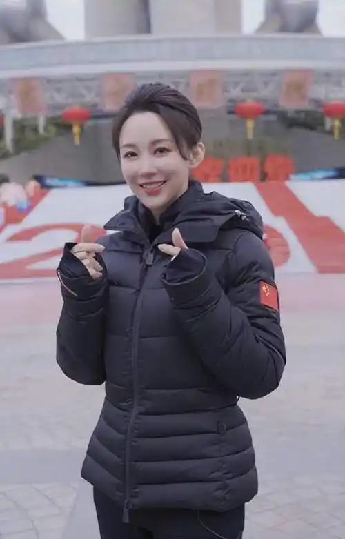 潘晓婷微博发文称交作业,晒出六张素颜自拍照,40岁至今仍然单身_中国