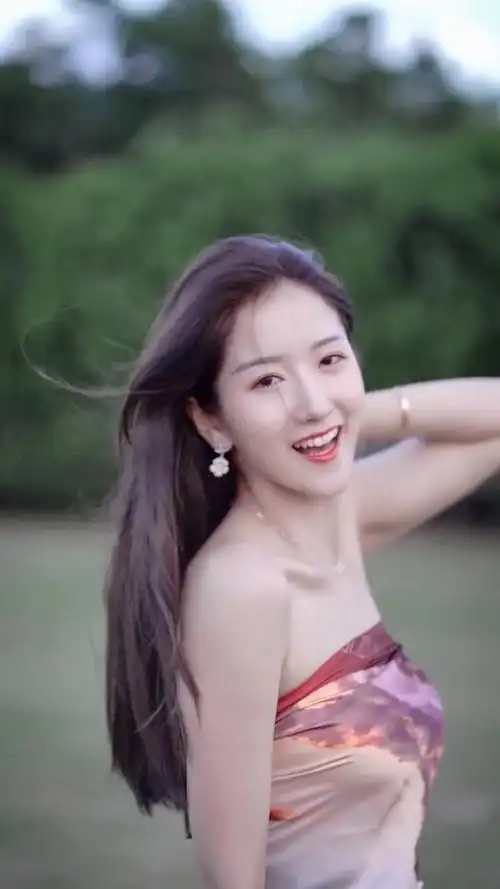 回眸一笑百媚生,这样美女打几分?