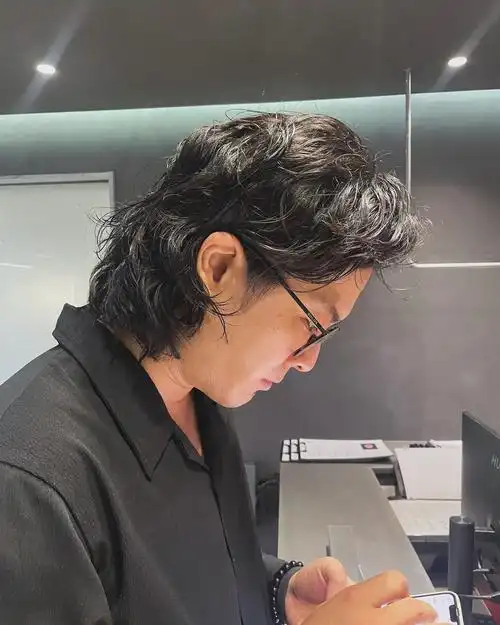 男超级沙发长发造型