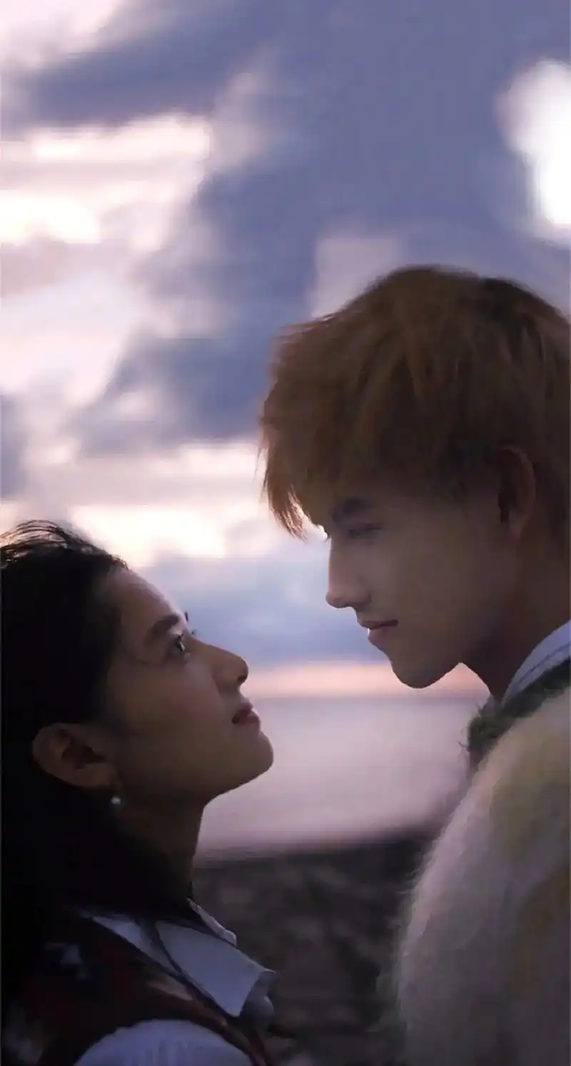 "我们深情的对望~" 99#点燃我温暖你 #命韵峋环 #陈飞 - 抖音