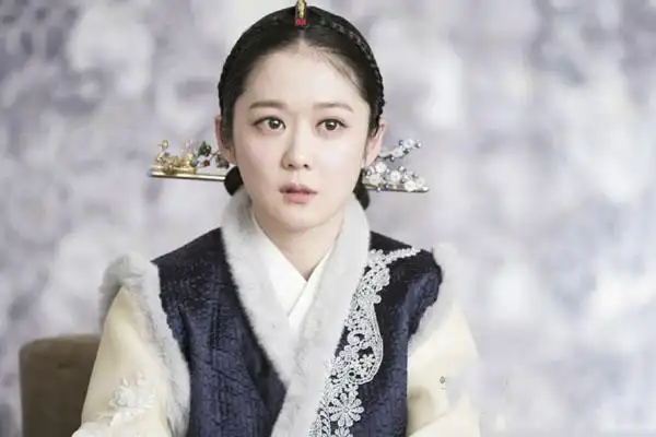 皇后的品格吴阳光会崛起吗她想推翻皇室真的不容易