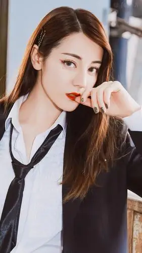 可以把西装穿的这么帅的女明星,迪丽热巴必须榜上有名!