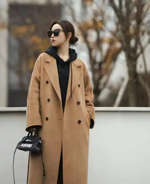 大衣里面穿什么衣服?这3款内搭让女人时髦一冬天,保暖又好看