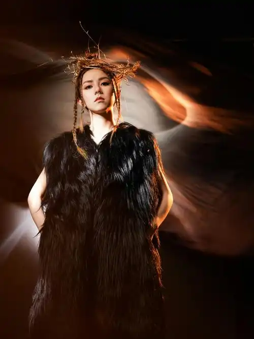 2019邓紫棋写真高清无水印壁纸 歌手 明星 时尚摄影 专辑《摩天动物园