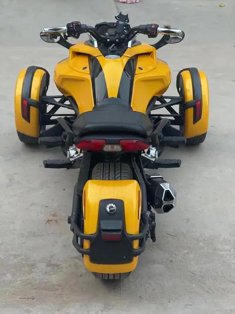 品鉴:2016庞巴迪can-am f3s 顶配 三缸巨兽拨片换挡6速 abs 定速巡航