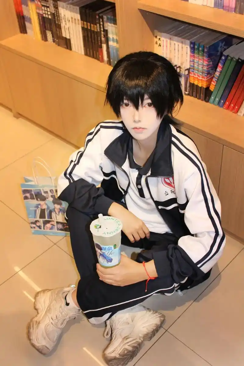 伪装学渣联名沪上阿姨 #谢俞#cos 2024年的各位考