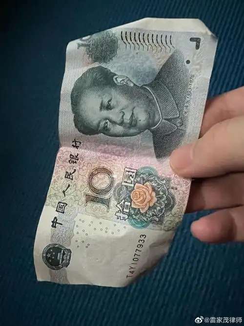 刚跑完步,摸了一下兜发现竟然有10块钱,10块钱还能买些啥……_新浪