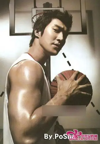 围观韩国性感肌肉男星