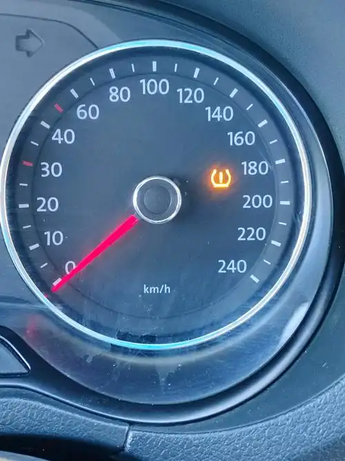 我的14年大众polo最近胎压灯老是亮,真是让人头疼啊!