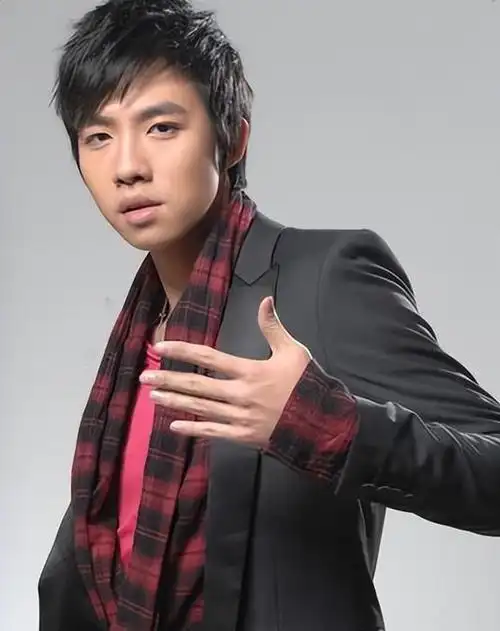 俞灏明是很多年轻女孩曾经的偶像,凭借着电视剧《一起来看流星雨》