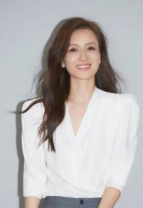 演员孙宁写真曝光,完美诠释了知性二字_生活_反差_性格