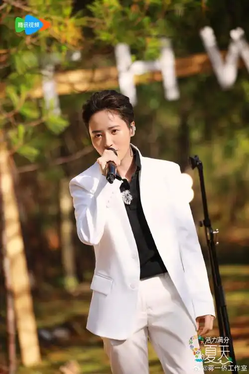 蒋一侨超话#活力满分的夏天#热歌新唱,@蒋一侨倾