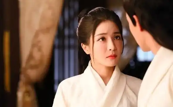 唐婉是古装励志爱情剧《替嫁医女》中的角色之一,由由美女演员王婉中