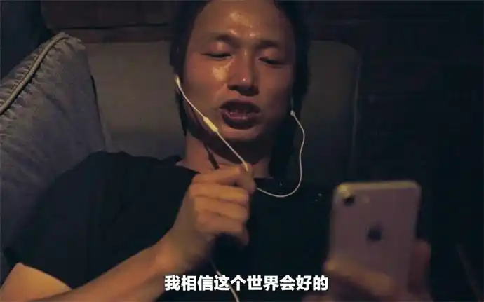 民谣歌手李志暴瘦近照