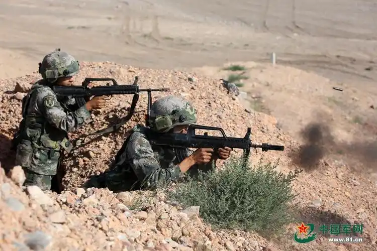 组图解放军神炮手训练场展英姿