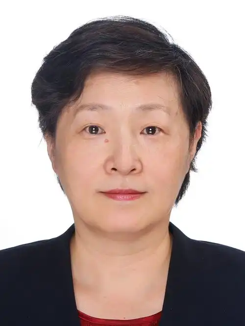 p data-id="gncn68s74b">王微,女,1963年10月出生于北京,毕业于 a