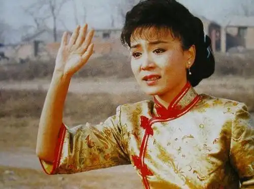 追过这些剧,如果真正痴迷的人大多会跟着哼唱这些电视剧的片头片尾曲