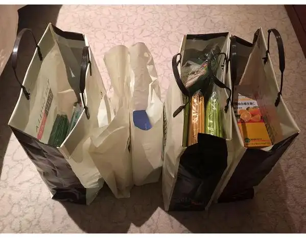 在韩国思密达旅行购购购主题游购物