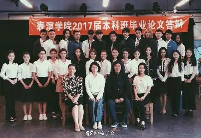 《射雕》孟子义毕业照美翻! 网友: 不愧是北影校花