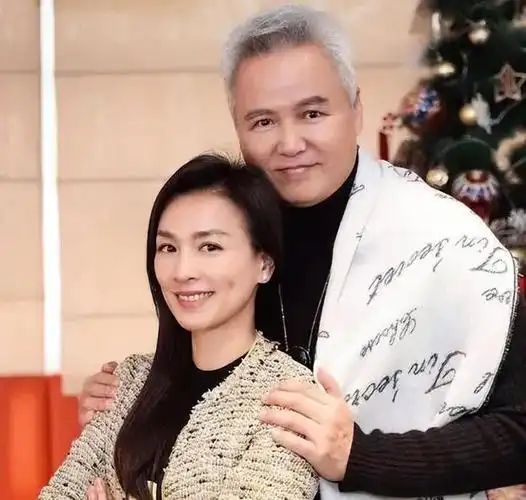 54岁张庭彻底翻身又开始在国内巡演23亿资产已被解封