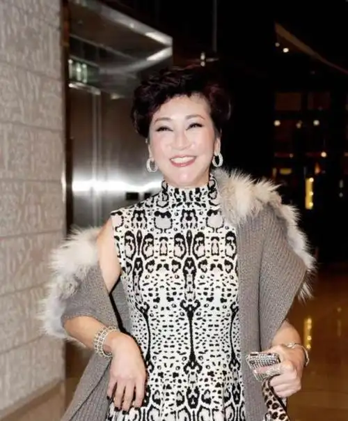 谢霆锋出生第1天就成媒体红人,出生第2天登上杂志封面|娱乐圈|狄波拉