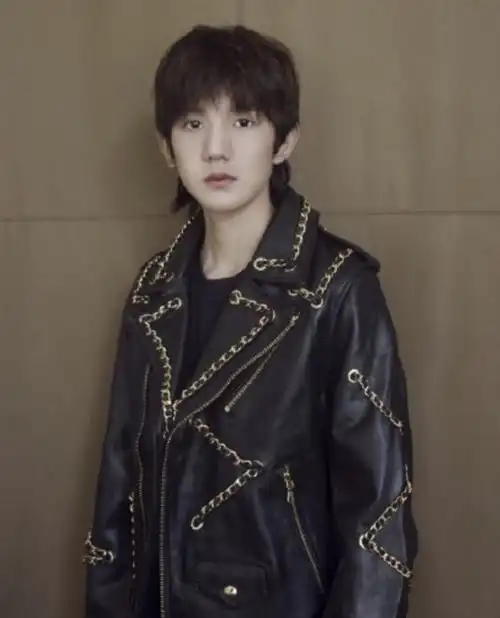 王俊凯王一博好绝挑战鲻鱼头造型堪称漫画男主建模脸