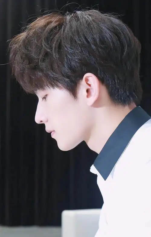 下次不要再看个侧脸看个背影就按头是杨洋了吧,很多人真的是不知道