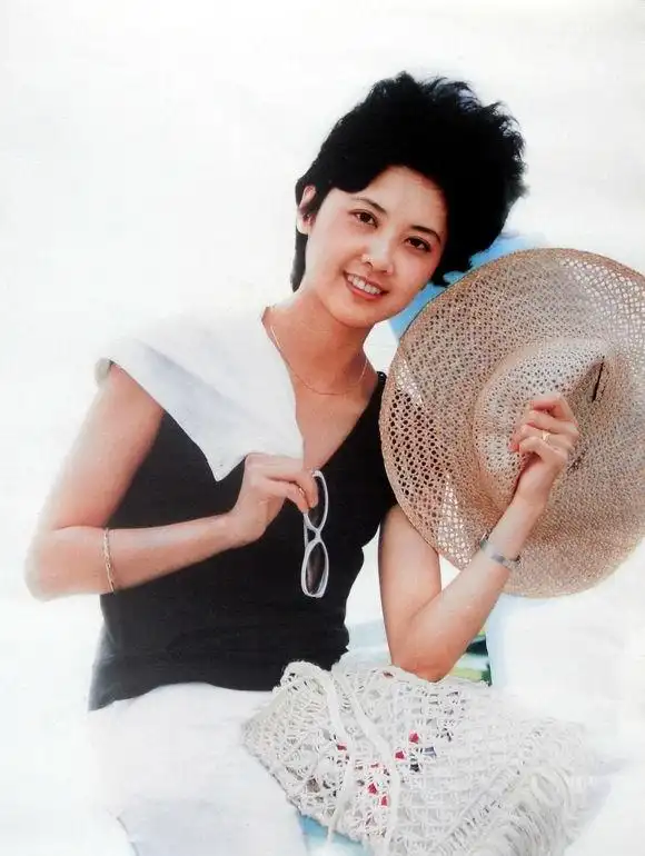 朱琳年轻时旧照,网友感叹,惊艳了时光!