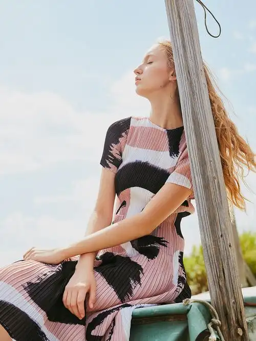 深圳外景模特拍照 商业女模服装拍摄 外模连衣裙摄影