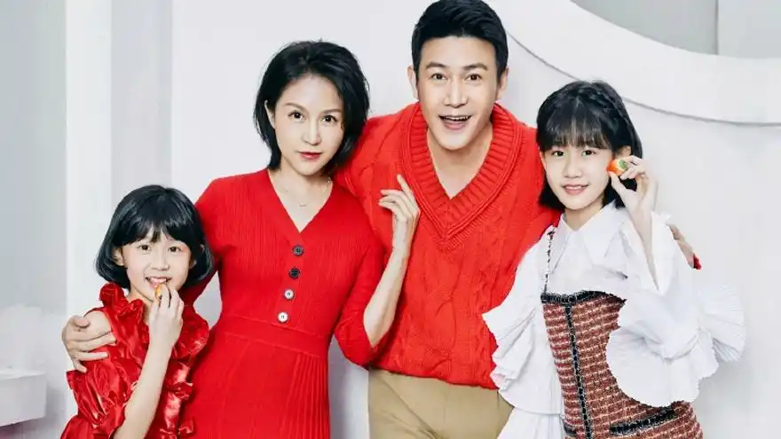 陆毅一家四口全家福曝光 13岁贝儿大长腿抢镜