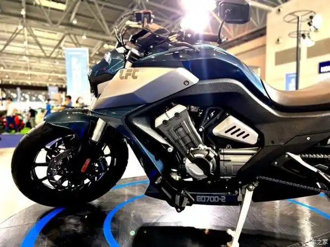 车展看摩托国产四缸大魔鬼奔达燎700